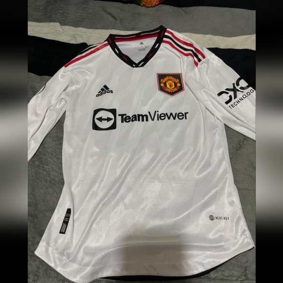 Manchester united on the field Jersey - Picture 2 of 2